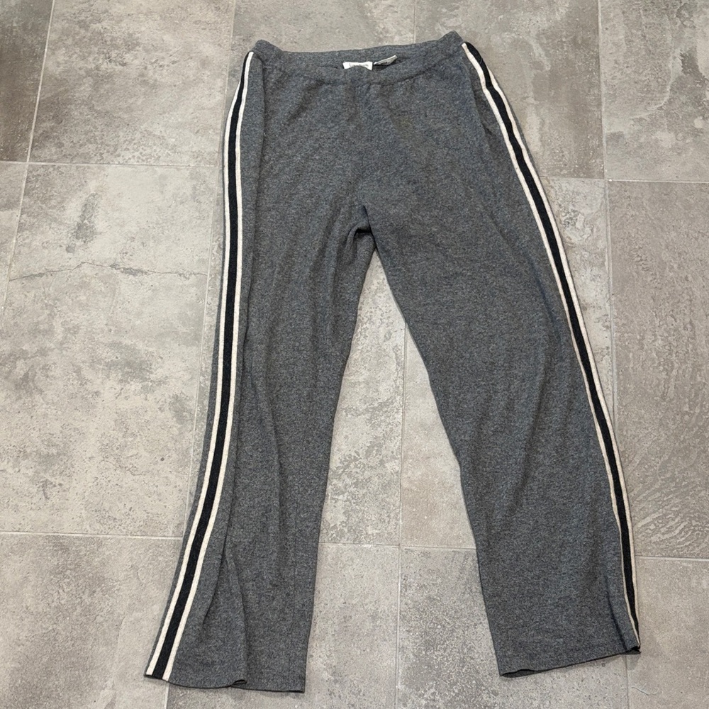 Neiman Marcus Gray Straight Leg cashmere Pants with Stripes